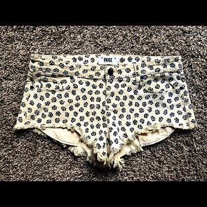 Flowers PAIGE Jean shorts. Size 29. Short.